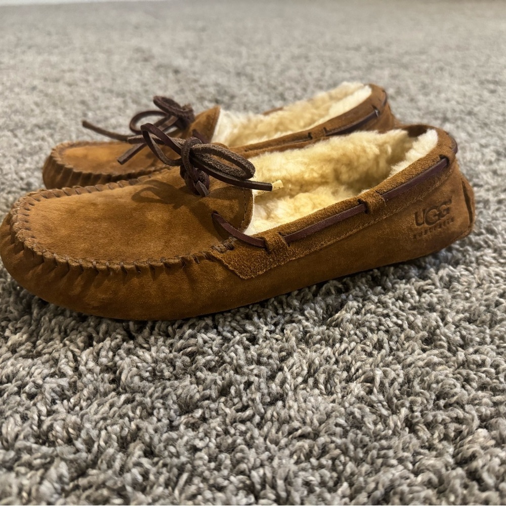 EUC practically brand new Ugh Dakota Slippers size 6 - Picture 6 of 13